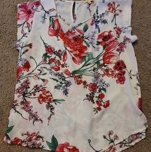 Medium white floral blouse
